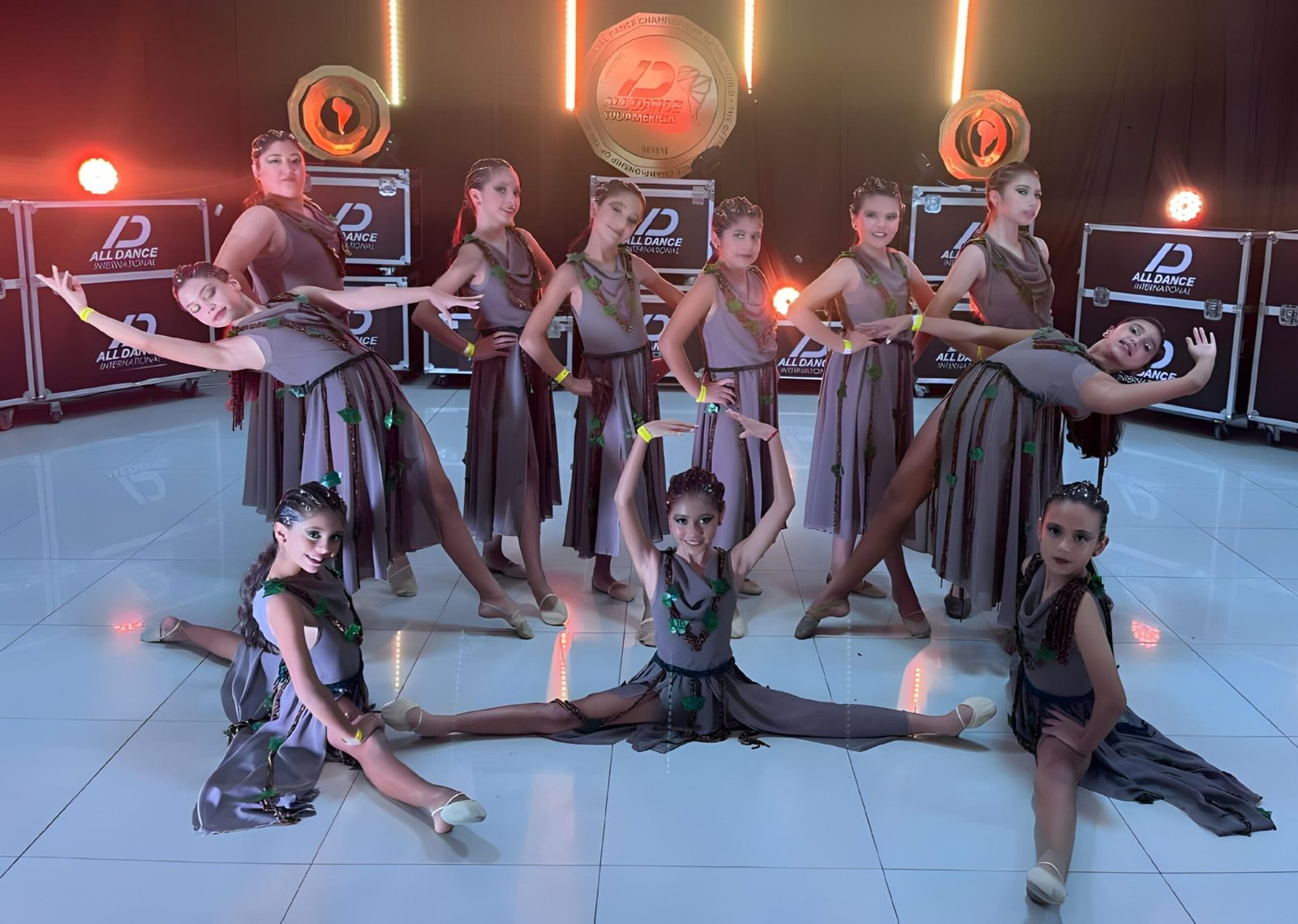 Academia ariqueña Cubaric obtiene siete trofeos en certamen internacional All Dance Brasil