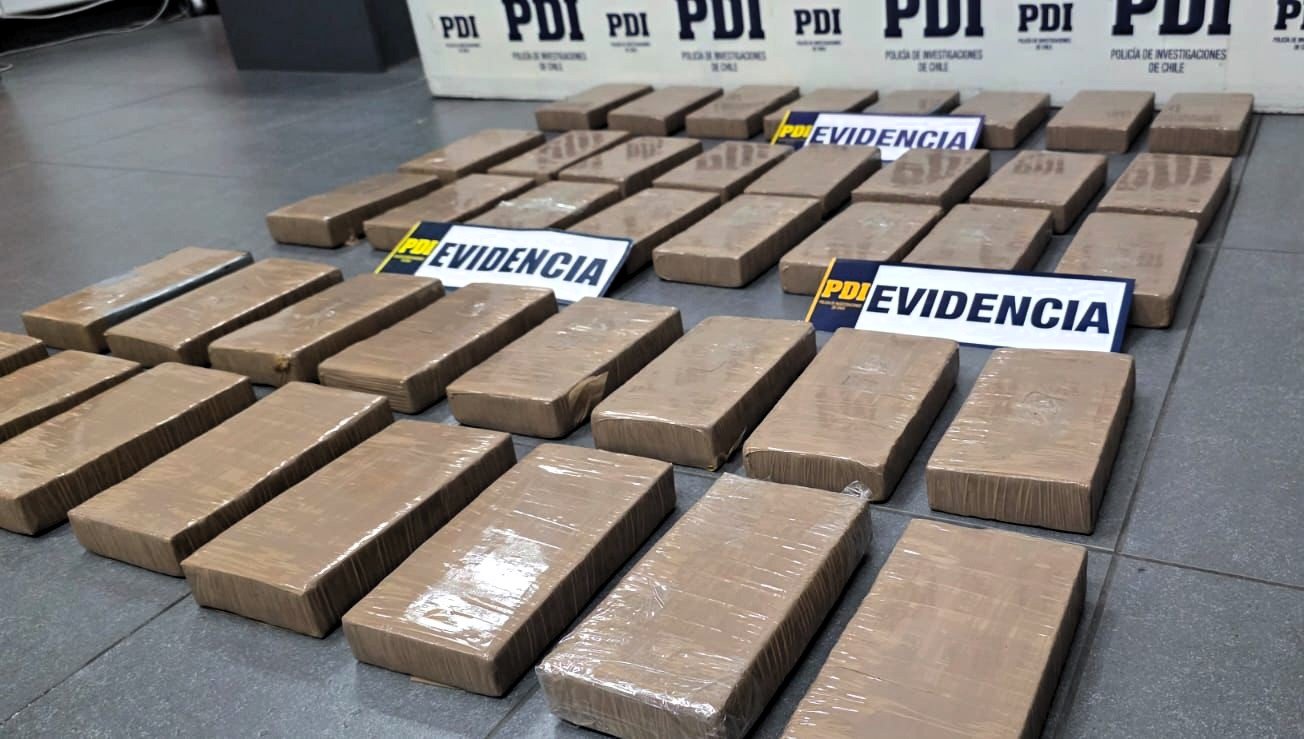 PDI detiene a imputado chileno que intentaba ingresar más de 40 kilos de clorhidrato de cocaína por Chacalluta