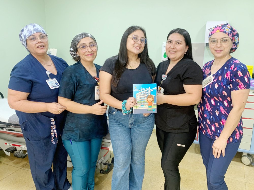 Niñas y niños que deben operarse en el Hospital de Arica acceden a cuento para prepararse antes de ingresar a pabellón