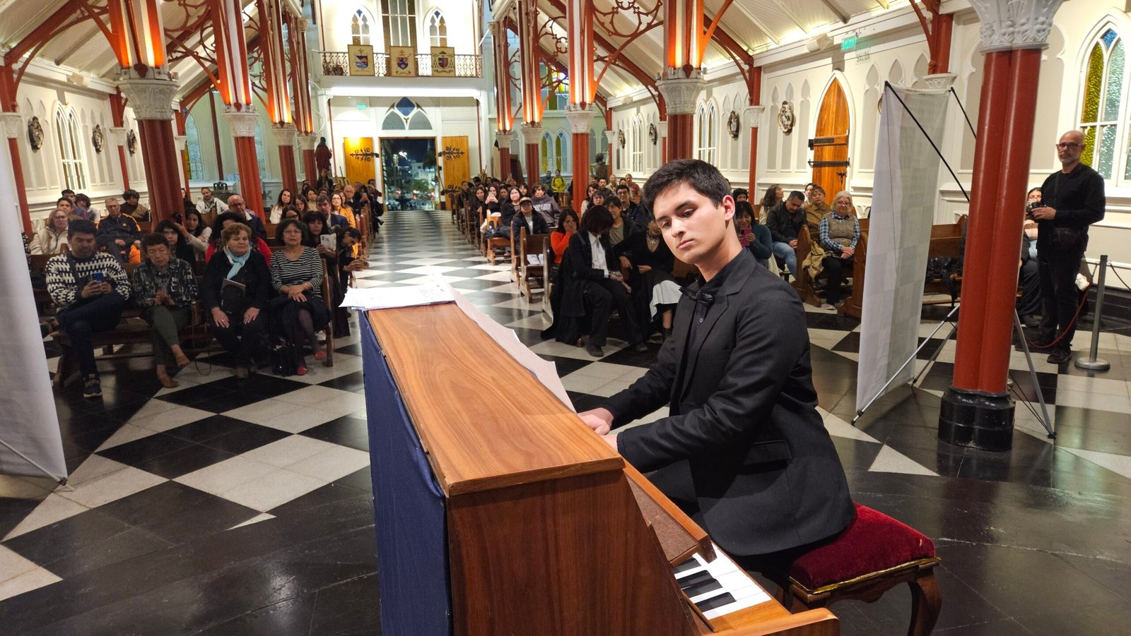 Pianista Benjamín Milla deslumbró con su concierto por los 150 años de la Catedral