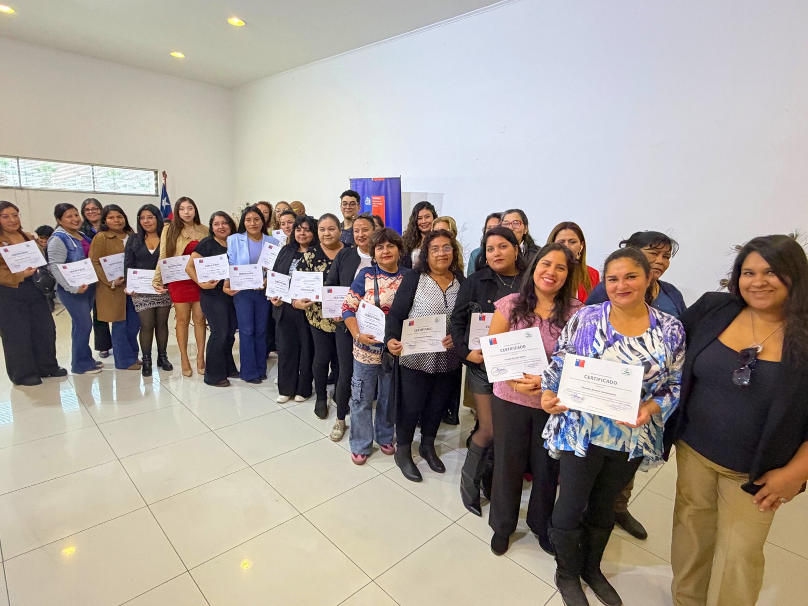 Academia Mujer Emprende certificó a 58 emprendedoras de Arica y Parinacota